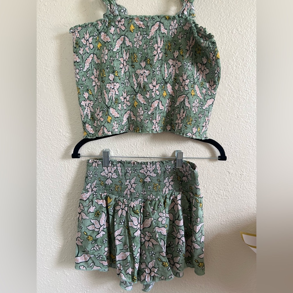 ⭐️NEW aerie crop top and shorts set